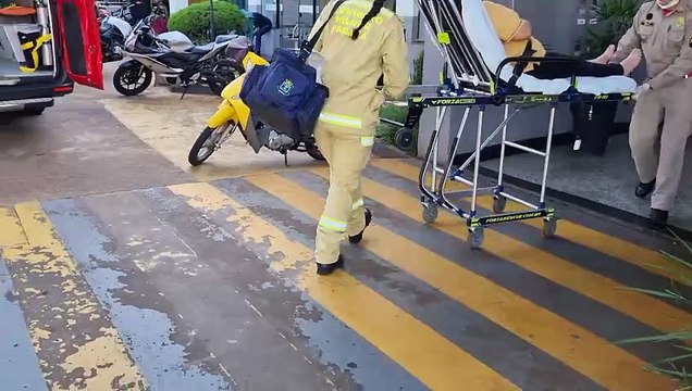 Mulher é socorrida pelo SIATE após queda em estabelecimento de Cascavel