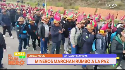 MINEROS MARCHAN RUMBO A LA PAZ