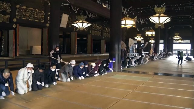 Kyoto, centinaia alla pulizia di fine anno nei principali templi buddisti