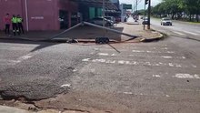 Semáforo é derrubado na Avenida Brasil, em Cascavel