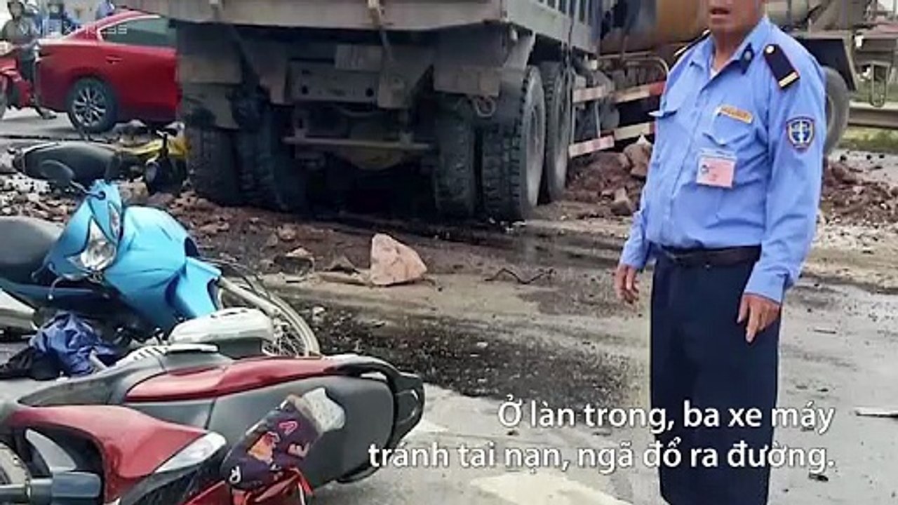 Hiện trường tai nạn hai xe đâm nhau nát đầu