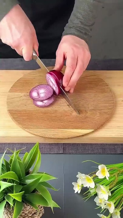 How to Cook Eggs with Tomatoes and Cheese for Breakfast. Tomatoes. Onion.Eggs.