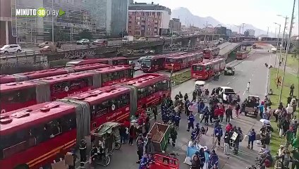 Autopista Norte vuelta un parqueadero: recicladores frenan la movilidad por protesta en Bogotá