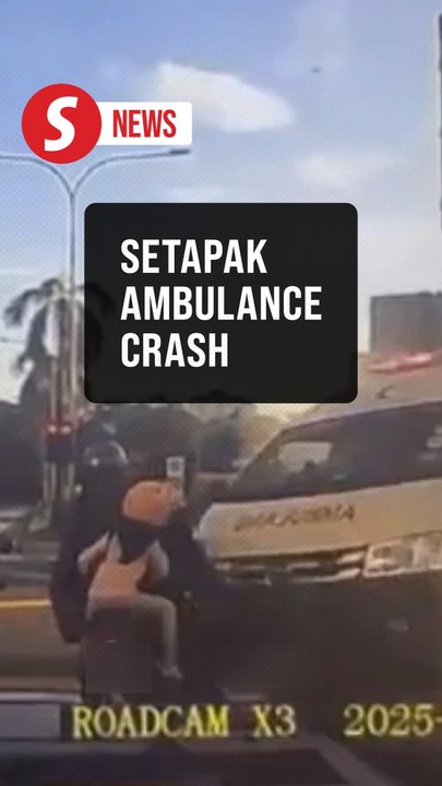 Ambulance runs red light, sparks Setapak multi-vehicle crash