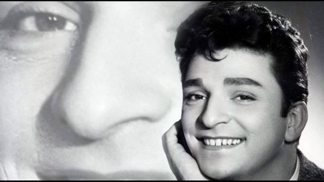 Zeki Müren - Gülünce Gözlerinin İçi Gülüyor