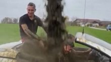 Stinkende Promo: Rosenheimer Bauern baden in Gülle