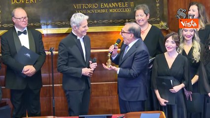 Claudio Baglioni riceve la Martinella da La Russa al Concerto di Natale al Senato