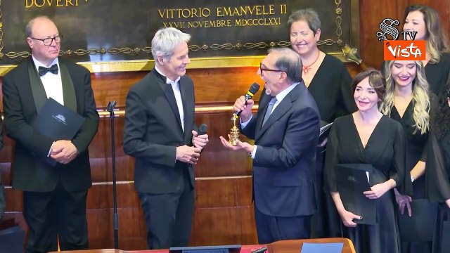 Claudio Baglioni riceve la Martinella da La Russa al Concerto di Natale al Senato
