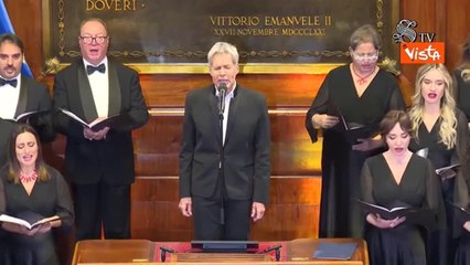 Claudio Baglioni canta «Strada facendo» in Senato per il concerto di Natale
