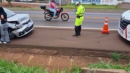 Carros se envolvem em colisão na rodovia BR-277, em Cascavel