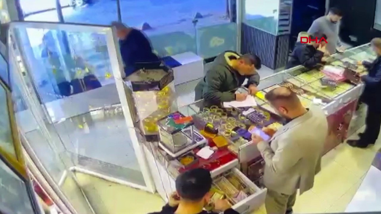 Gülhan'ın cinayet şüphelisinin kuyumcuya altınları satarken görüntüleri ortaya çıktı