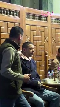 لحظة وصول أحمد الفيشاوي لتلقي العزاء في والدته النجمة الراحلة سمية الألفي