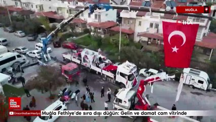 Muğla Fethiye’de sıra dışı düğün: Gelin ve damat cam vitrinde