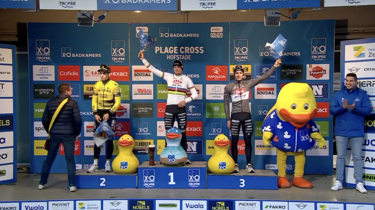 Cyclo-cross - X²O Badkamers Trofee Hofstade 2025 - Mathieu van der Poel, Wout Van Aert et Niels Vandeputte après la course à Hofstade