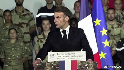 Macron in visita agli Emirati annuncia la nuova portaerei francese