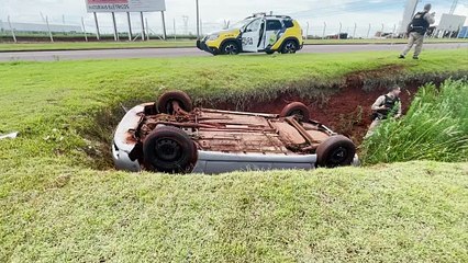Perseguição e capotamento: Ação da Polícia Militar resulta em apreensão de drogas