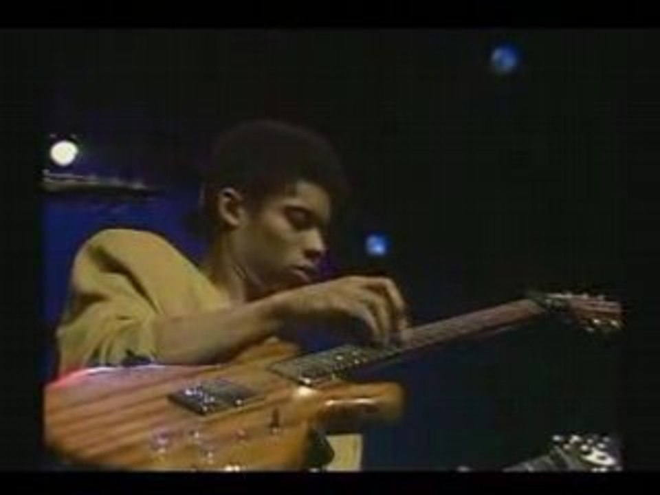 Stanley Jordan plays "Stairway to Heaven"