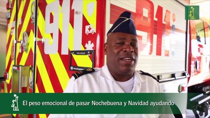 El peso emocional de pasar Nochebuena y Navidad ayudando