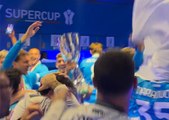 Inizia la festa nello spogliatoio del Napoli: azzurri scatenati con la coppa!