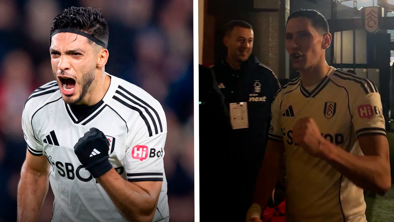 Raúl Jiménez le da la victoria al Fulham con gol de penal y los jugadores celebran la victoria
