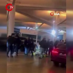 Edirne’de Kapıkule Gümrük Kapısı’nda görev yapan bir gümrük memuru, araç kontrolü sırasında iki otomobil arasında sıkışarak ağır yaralandı
