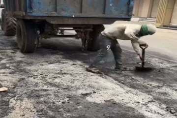 Video: शहर की सडक़ पर घटिया पैच रिपेयरिंग करवाने वाले सब-इंजीनियर सस्पेंड, ये Video हुआ था वायरल