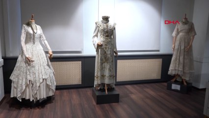 100 yıllık gelinlikler, 200 yıllık binada sergileniyor