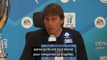 Naples - Conte félicite ses joueurs qui 