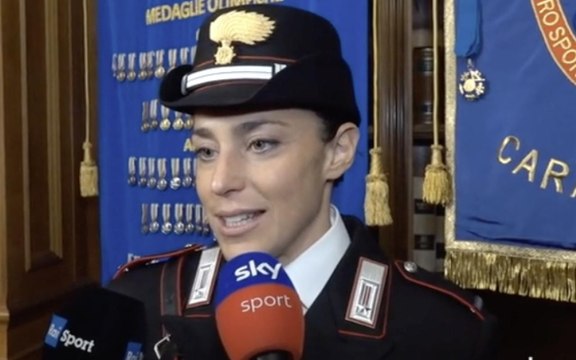 Federica Brignone, eccellenza nello sport, giura come maresciallo dei Carabinieri