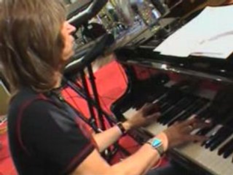 UFO - Slipping Away (Live Peppermint Park Studios 2005)