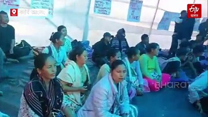 বহিৰাগতৰ বিৰুদ্ধে ক্ষোভৰ অগনি কাৰ্বিভূমিত: মন্ত্ৰী ৰণোজ পেগুৰ মধ্যস্থতাত অনশন ভংগ প্ৰতিবাদকাৰীৰ