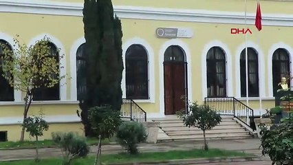 Türkiye'nin 100 yıllık gelinlikleri 200 yıllık binada ziyaretçileriyle buluştu