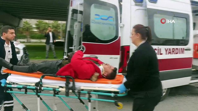 Ambulansa yol verme kazasında ortalık savaş alanına döndü, kaza anı güvenlik kamerasına yansıdı