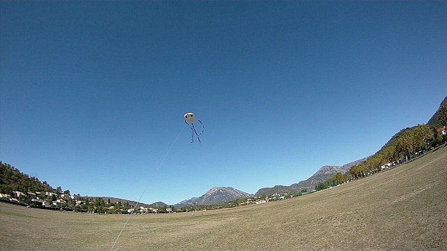 Test avec essai concluant d'un de nos cerfs-volants : La Pieuvre 24 Lucaplane