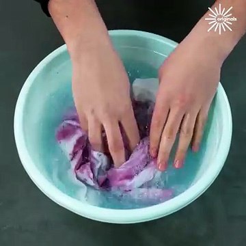 Say goodbye to stubborn stains with these cleaning tips!🧽