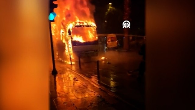 Seyir halindeyken yanan işçi servisi kullanılamaz hale geldi