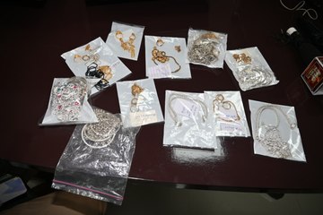 जुआ खेलने की लत और शौक पूरे करने के लिए करता था चोरी, गिरफ्तार