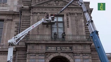 El Louvre colocó una reja en la ventana usada en el robo de joyas de octubre