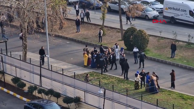 Adliye önünde tekmeli-yumruklu kavga kamerada