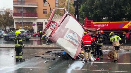 Un accidente de autobús urbano en Sevilla causa una veintena de heridos, la mayoría leves