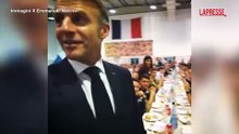 Macron, allenamento e flessioni coi militari: il video di auguri del presidente francese