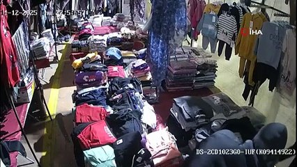 Bir Garip Hırsızlık! Önce Denediler Sonra Çaldılar!