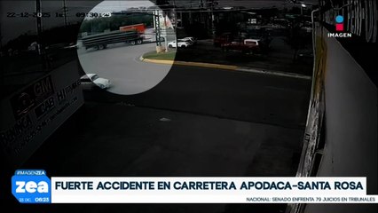 Camión de carga protagoniza aparatoso accidente en Apodaca-Santa Rosa