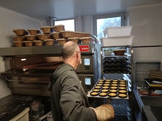 Les moines de Solesmes vendent des biscuits pour compenser la baisse des ventes de CD de chants grégoriens