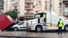 Un autobús y un camión colisionan en Sevilla y dejan varios heridos leves