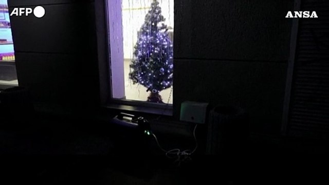 Ucraina, gli abitanti di Odessa al buio per i blackout: Non ci arrendiamo
