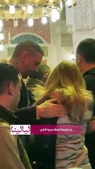 بعناق حار ، صابرين تواسي أحمد الفيشاوي وشقيقه في عزاء سمية الألفي