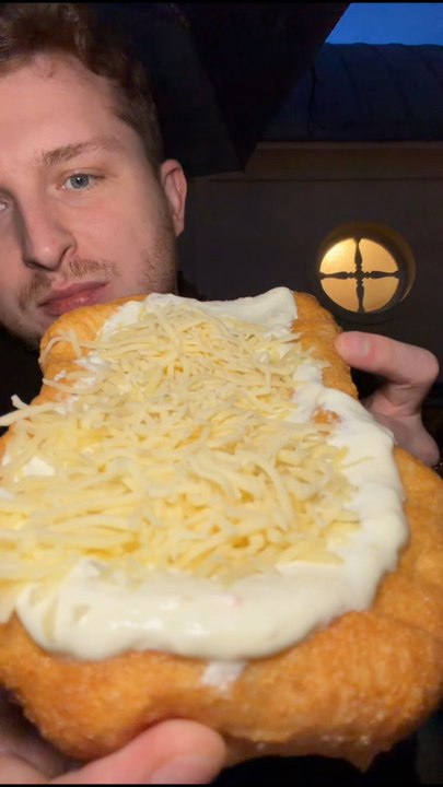 Marché de Noël de Baden-Baden en Allemagne 🇩🇪✨😍Plein de gourmandises sucrées et salées !Le marché est vraiment original, j’adore 🎉✨Sandwich raclette, galette de pomme de terre ou encore pain d’épices… 😋🎄Et toi, tu as fait quel marché cette année ? 👀✨