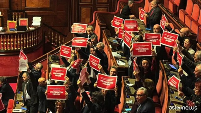 Ok del Senato su maxiemendamento manovra,protesta opposizioni in aula
