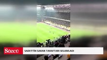 Sadettin Saran, derbi öncesi saha içinden taraftarı selamladı